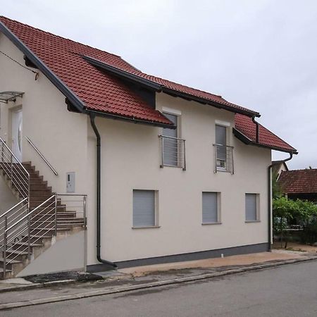 Apartman F&F Otocac Exterior photo