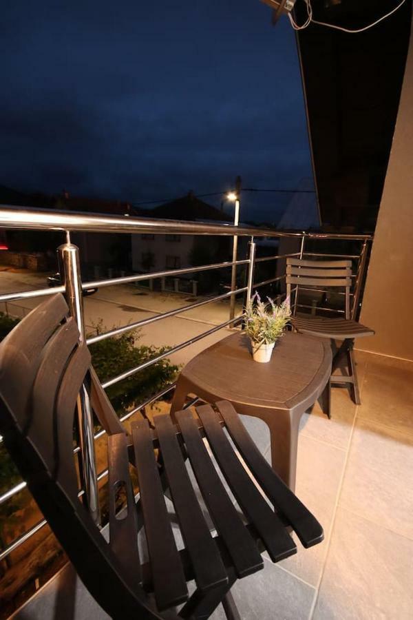 Apartman F&F Otocac Exterior photo