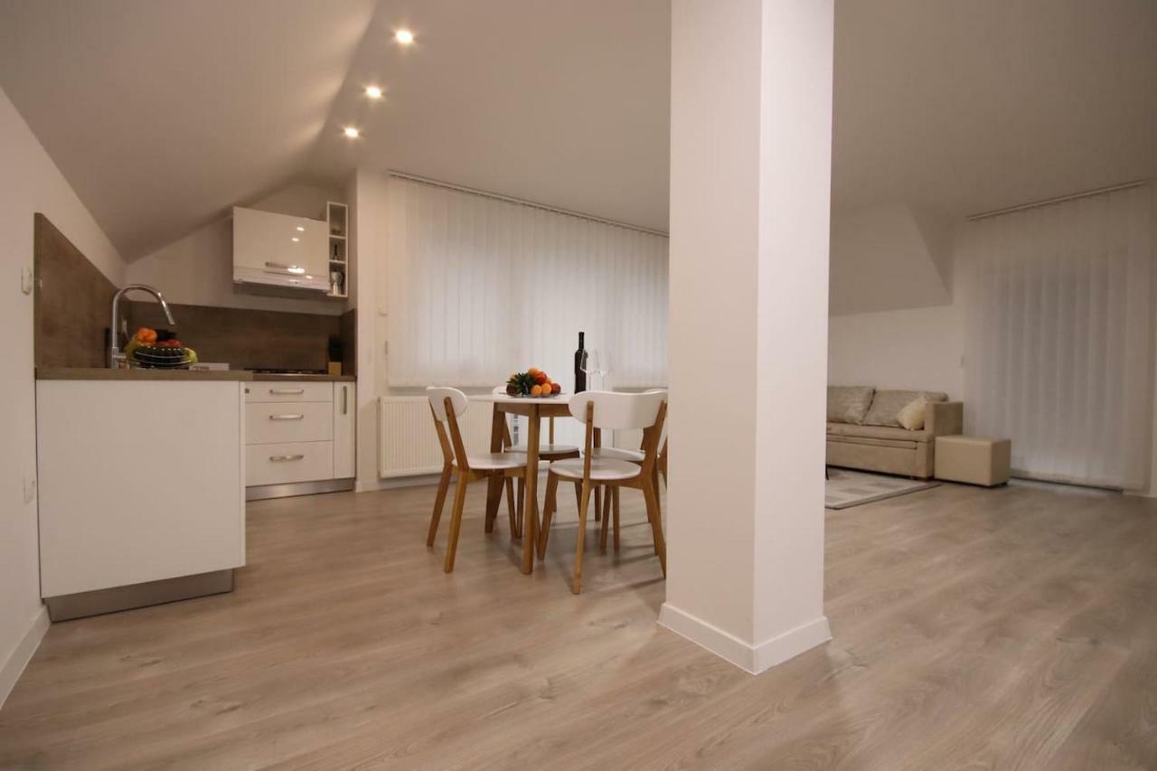 Apartman F&F Otocac Exterior photo