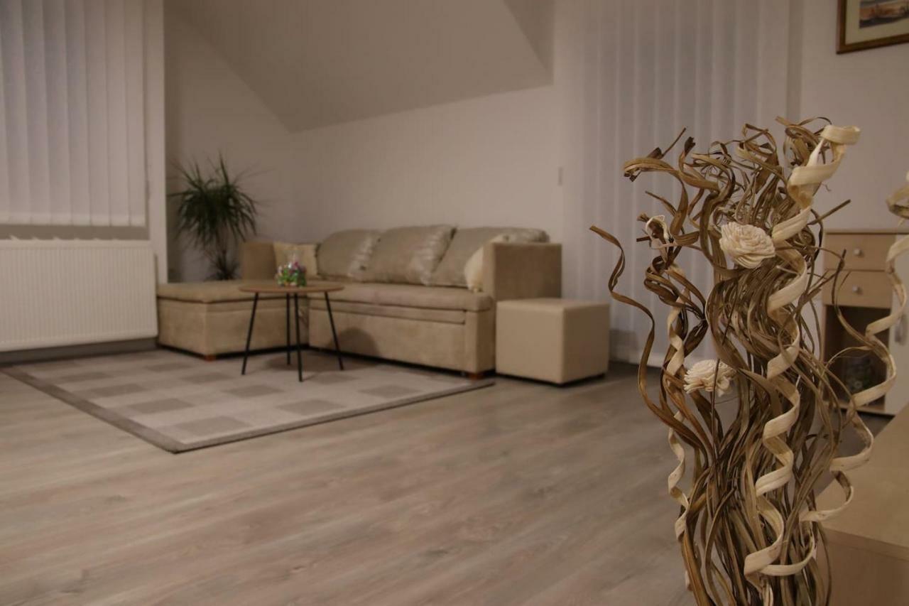 Apartman F&F Otocac Exterior photo