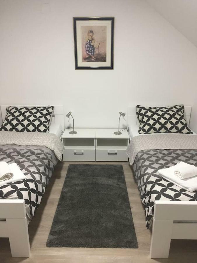 Apartman F&F Otocac Exterior photo