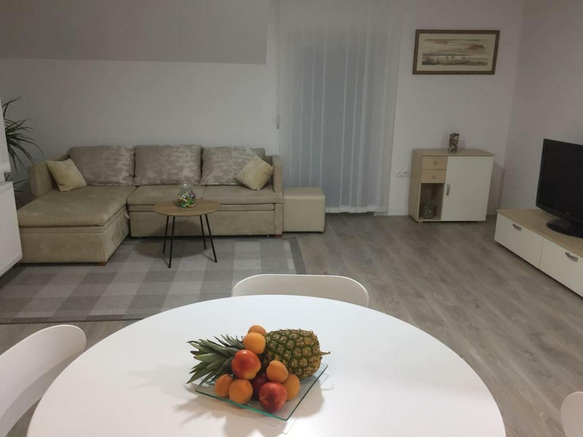 Apartman F&F Otocac Exterior photo